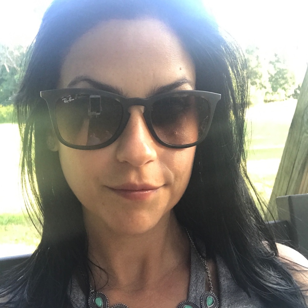 Meet your Posher, Ashley